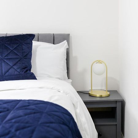 Chic Urban 2 Bedroom Apartments Cardiff Luaran gambar