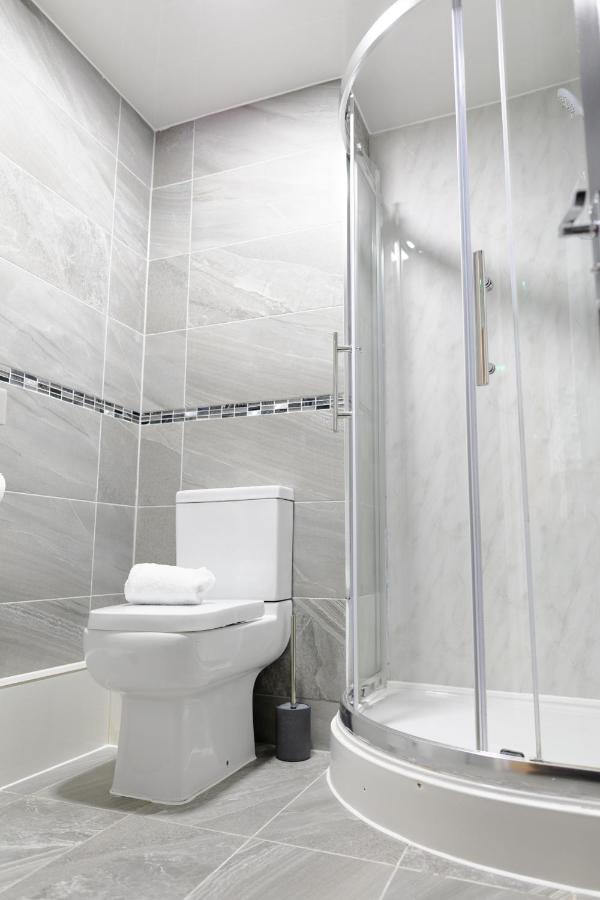 Chic Urban 2 Bedroom Apartments Cardiff Luaran gambar