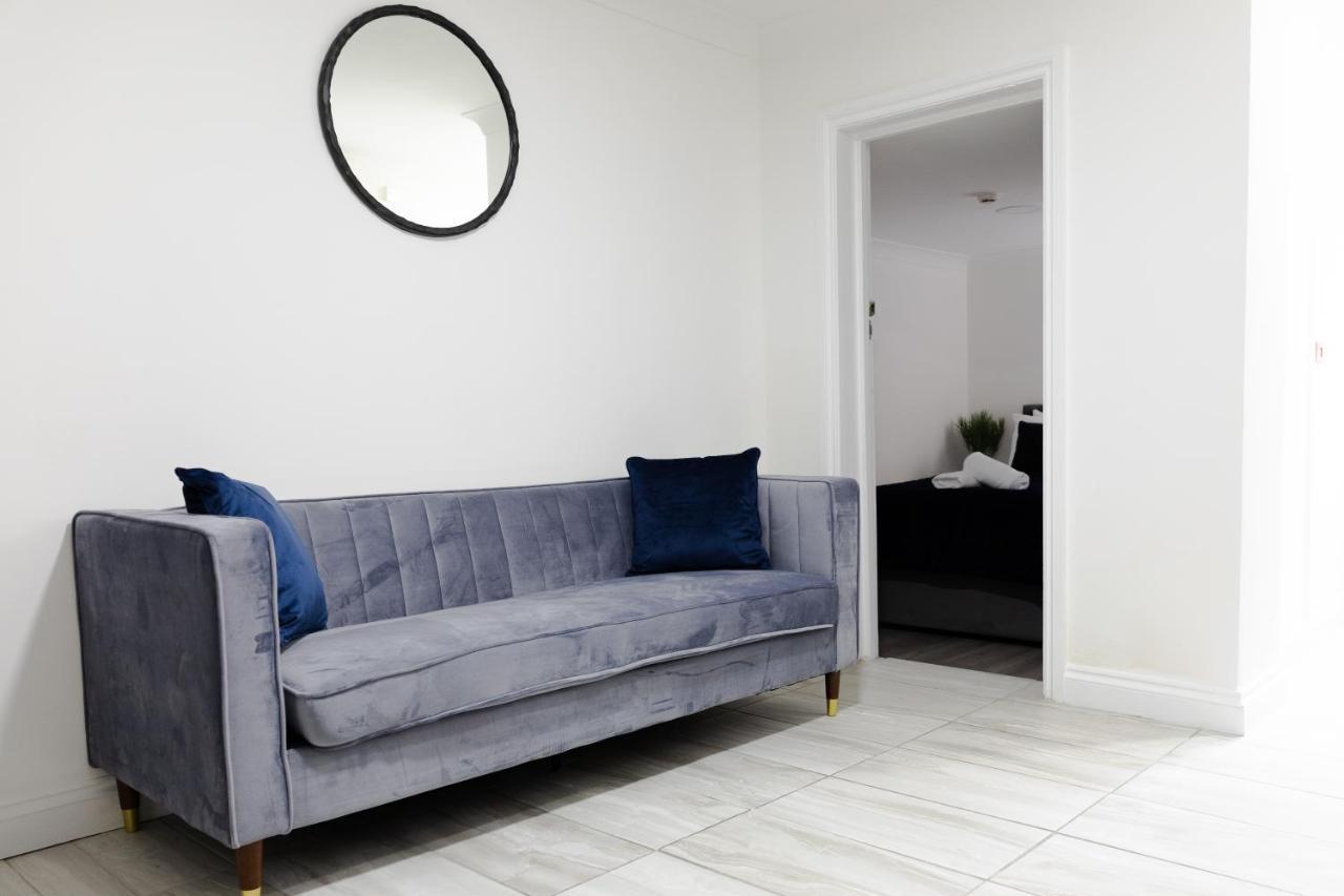 Chic Urban 2 Bedroom Apartments Cardiff Luaran gambar