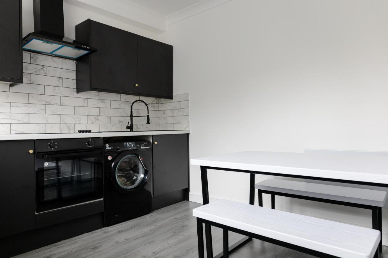 Chic Urban 2 Bedroom Apartments Cardiff Luaran gambar