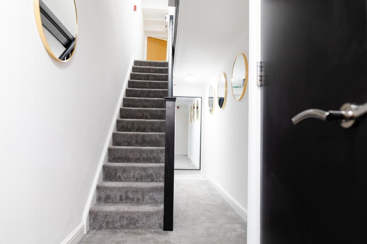 Chic Urban 2 Bedroom Apartments Cardiff Luaran gambar