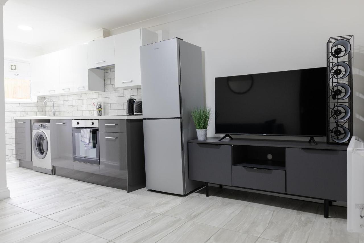 Chic Urban 2 Bedroom Apartments Cardiff Luaran gambar