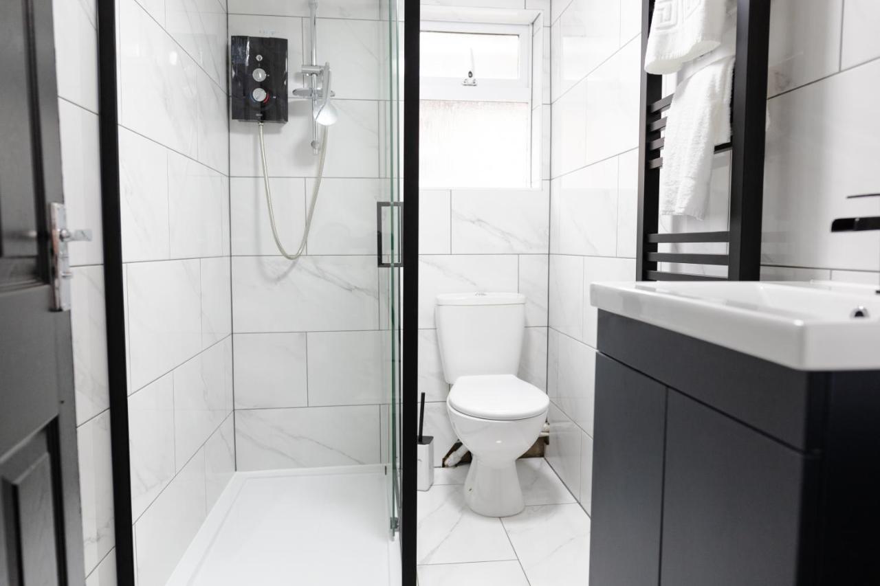 Chic Urban 2 Bedroom Apartments Cardiff Luaran gambar