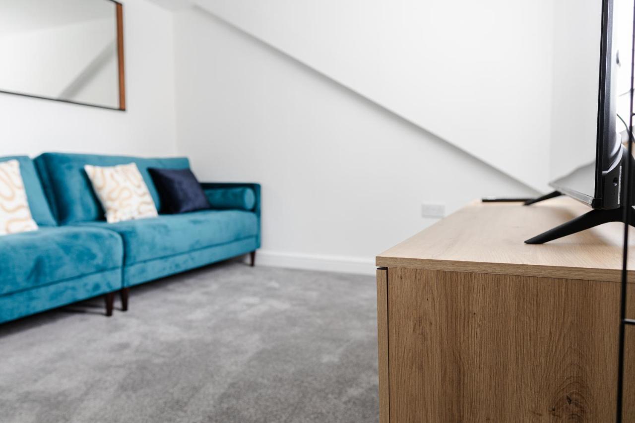 Chic Urban 2 Bedroom Apartments Cardiff Luaran gambar