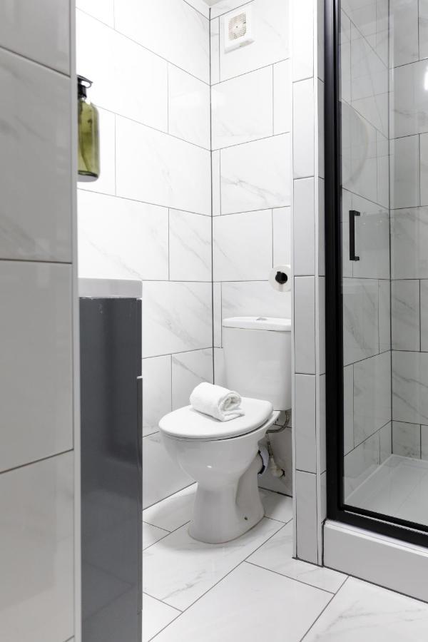 Chic Urban 2 Bedroom Apartments Cardiff Luaran gambar